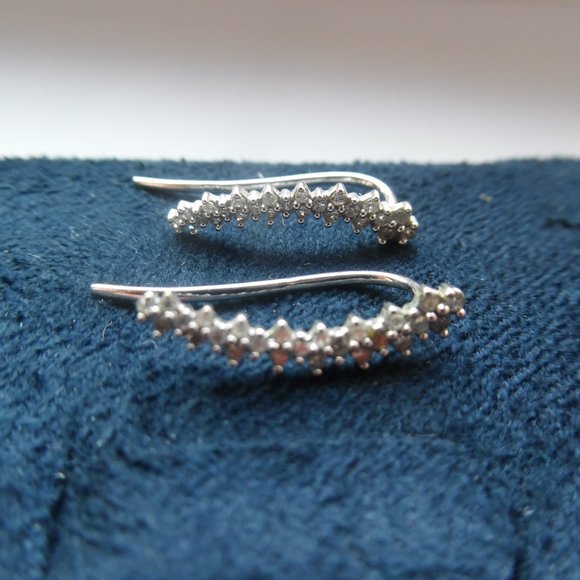 NEW Macy's Wrapped Love Diamonds Whit Gold Crawlers Stud Casual Earrings - Picture 7 of 11